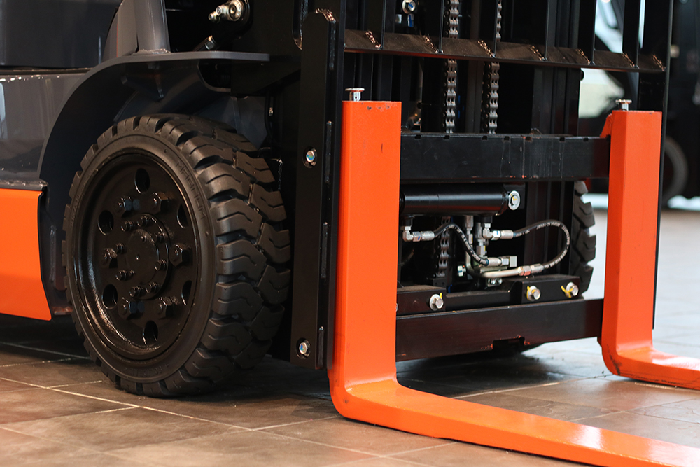 What is a Forklift Carriage? Basic Terms and Classes Toyota Forklifts